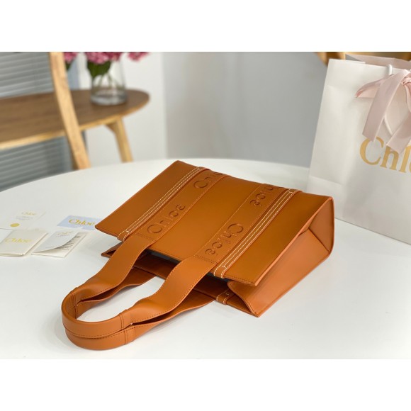 Chloe Woody Medium Tote Bag In Brown Calfskin