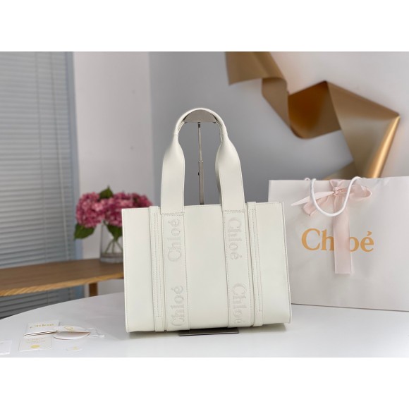 Chloe Woody Medium Tote Bag In White Calfskin