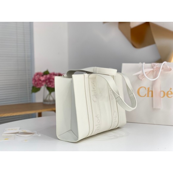 Chloe Woody Medium Tote Bag In White Calfskin