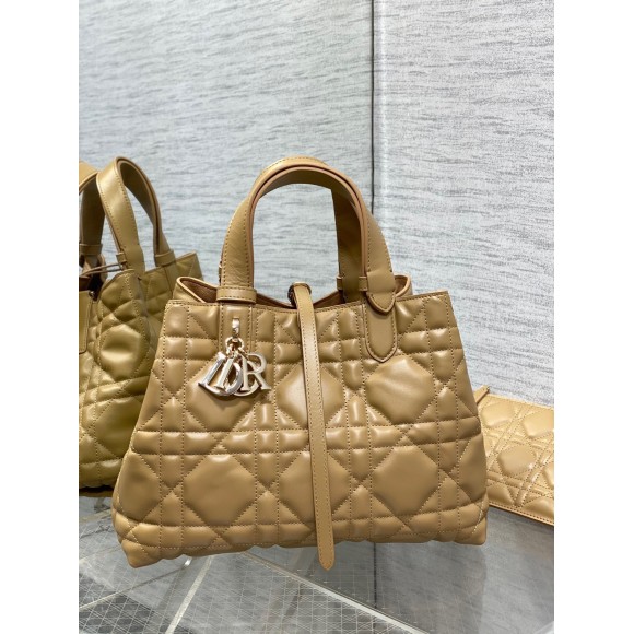 D*or toujours medium bag in tan macrocannage calfskin