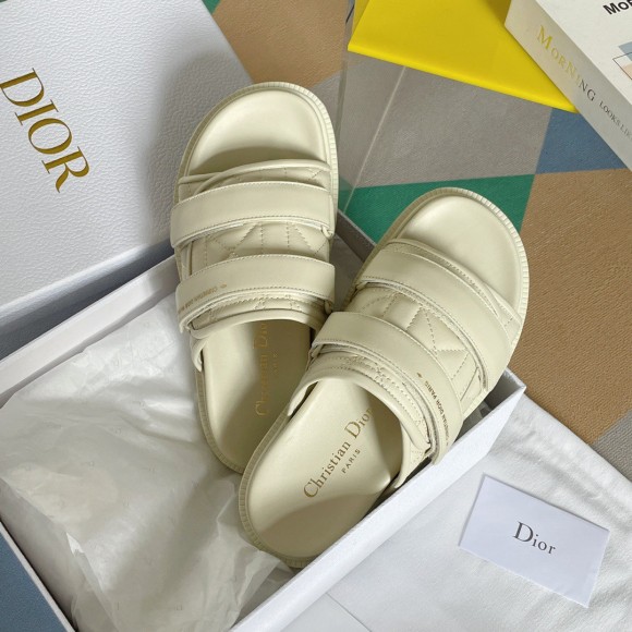 D*or dio(r)evolution slides sandals in white cannage calfskin