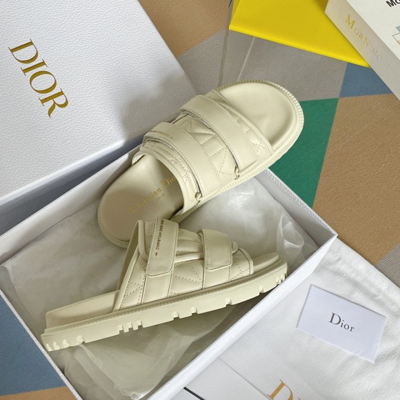 D*or dio(r)evolution slides sandals in white cannage calfskin