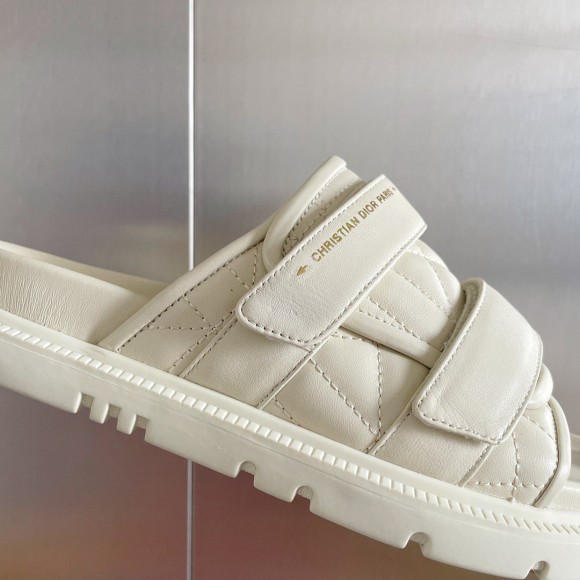 D*or dio(r)evolution slides sandals in white cannage calfskin