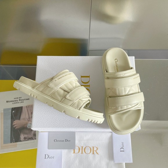 D*or dio(r)evolution slides sandals in white cannage calfskin