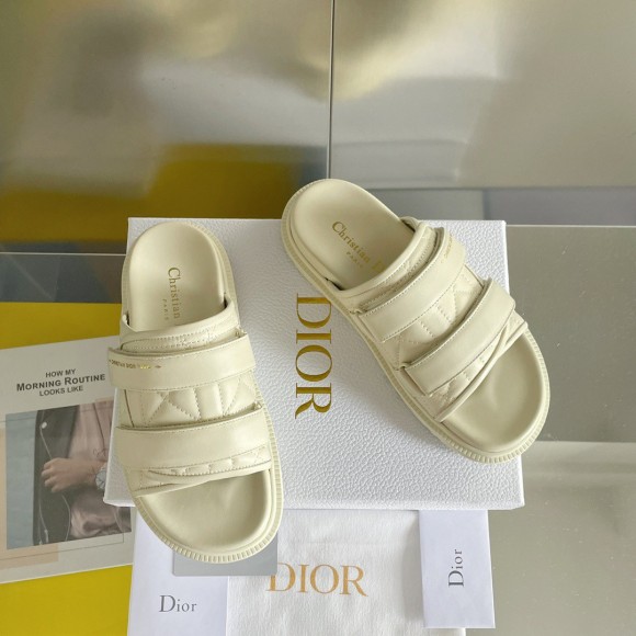 D*or dio(r)evolution slides sandals in white cannage calfskin