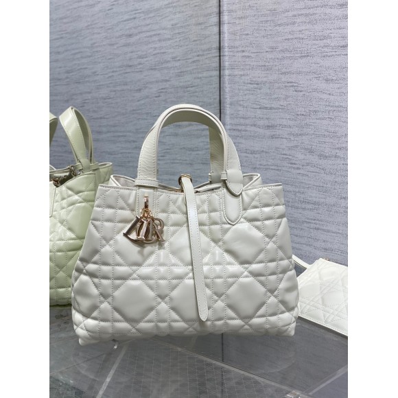 D*or toujours medium bag in white macrocannage calfskin