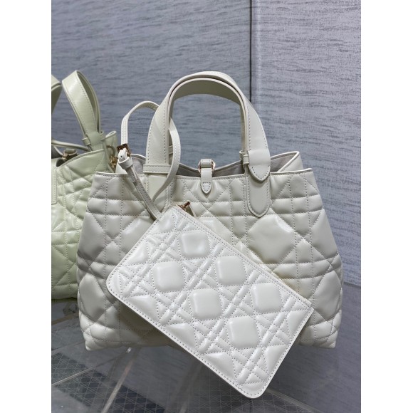 D*or toujours medium bag in white macrocannage calfskin