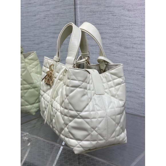 D*or toujours medium bag in white macrocannage calfskin