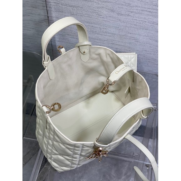 D*or toujours medium bag in white macrocannage calfskin