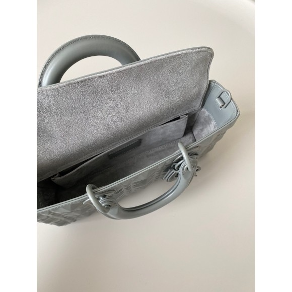 D*or lady d-joy medium bag in grey calfskin with diamond motif