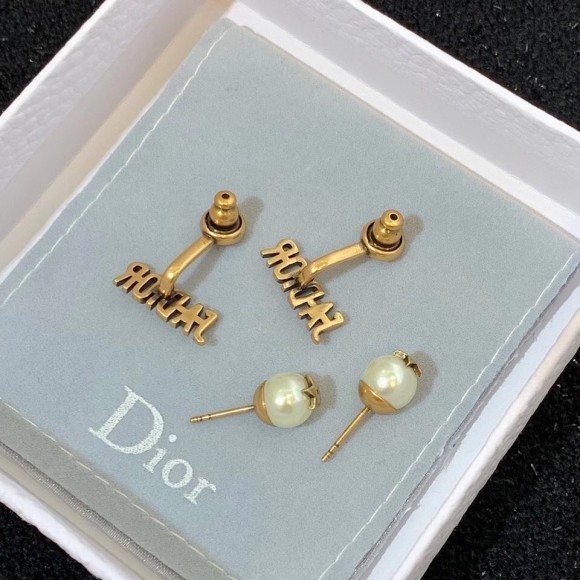 D*or j'aD*or earrings in antique gold metal and pearls