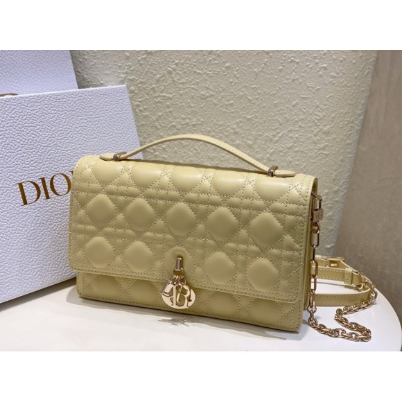 D*or miss D*or top handle bag in pastel yellow cannage lambskin