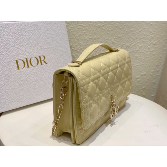 D*or miss D*or top handle bag in pastel yellow cannage lambskin