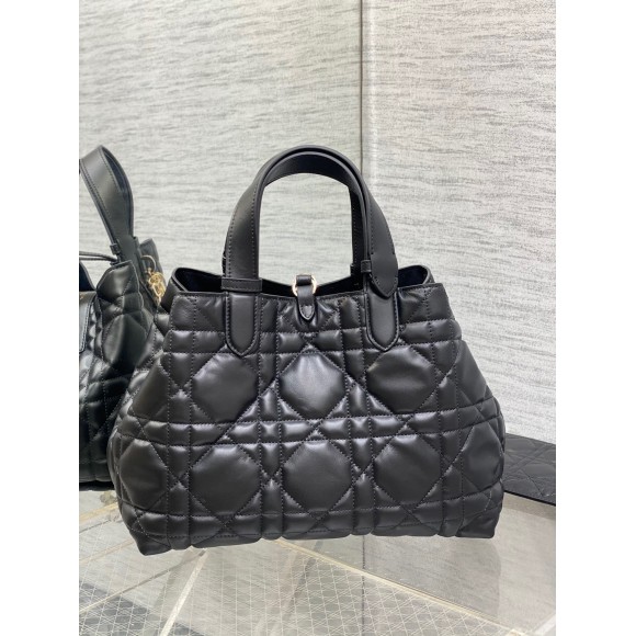 D*or toujours medium bag in black macrocannage calfskin