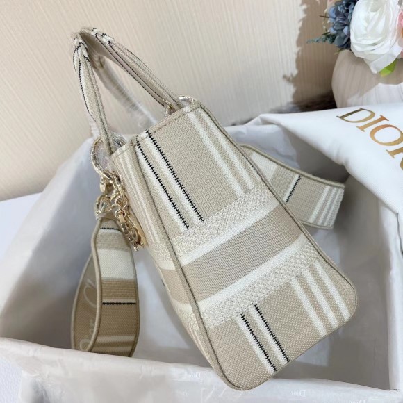 D*or lady d-lite medium bag in beige stripes embroidery