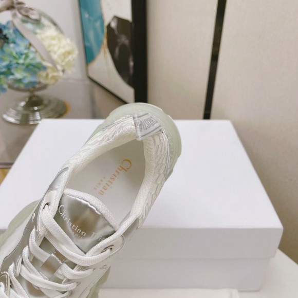 D*or vibe sneakers in white mesh and silver leather