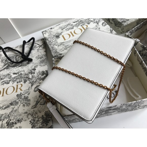 D*or saddle chain pouch in white grained calfskin