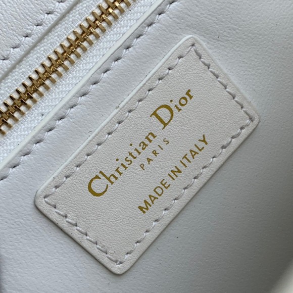 D*or 30 montaigne medium bag in white box calfskin