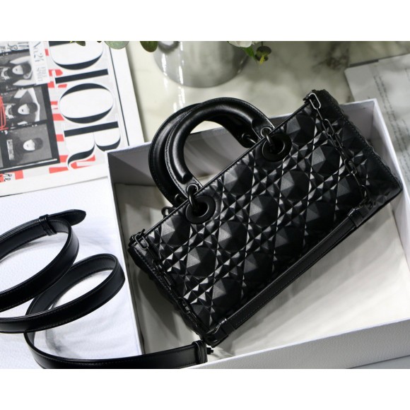 D*or lady d-joy medium bag in black calfskin with diamond motif