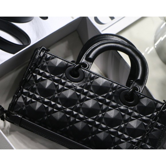 D*or lady d-joy medium bag in black calfskin with diamond motif