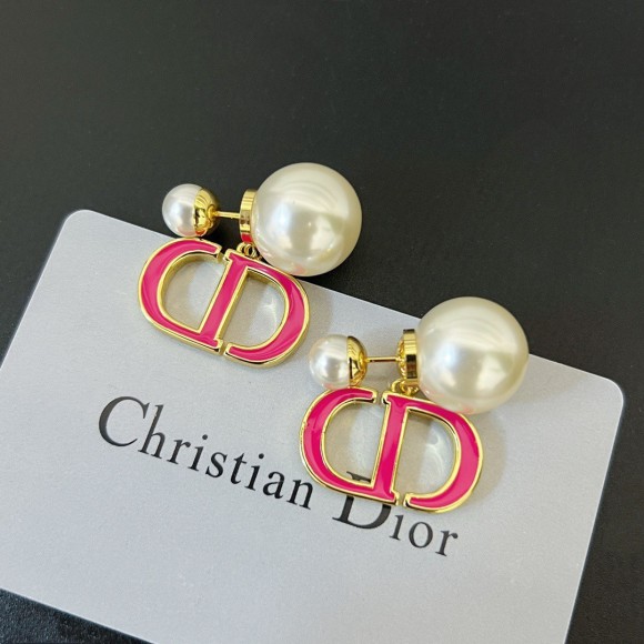 D*or tribales earrings in metal and white pearls with rani pink lacquer