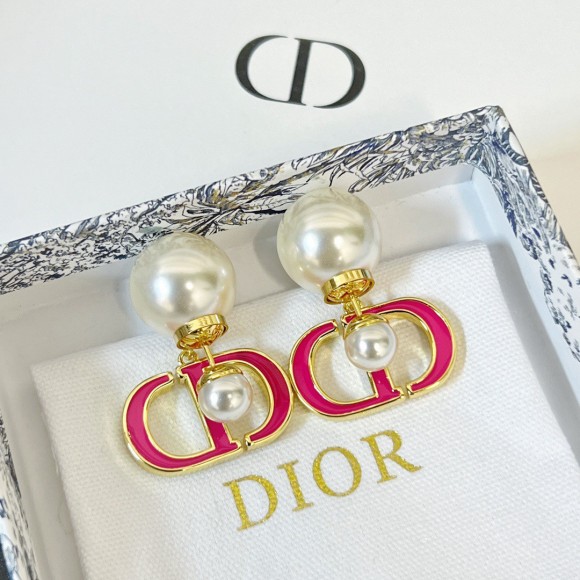 D*or tribales earrings in metal and white pearls with rani pink lacquer