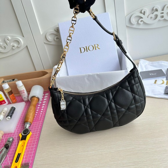 D*or cd lounge bag in black macrocannage lambskin