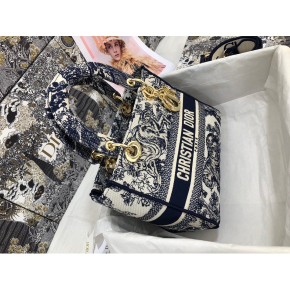 D*or lady d-lite medium bag in blue toile de jouy embroidery