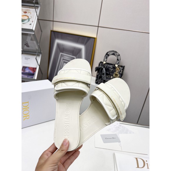 D*or dio(r)evolution slide sandals in white calfskin