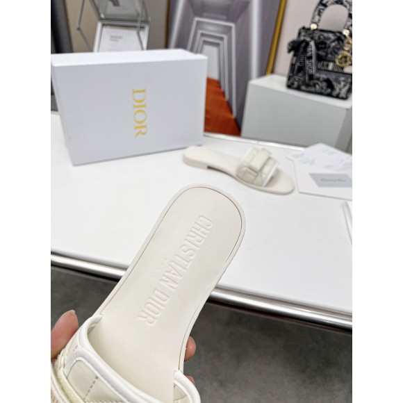 D*or dio(r)evolution slide sandals in white calfskin