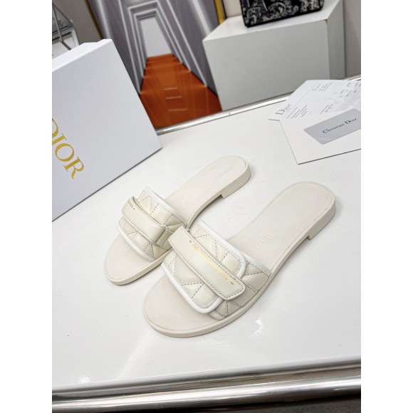 D*or dio(r)evolution slide sandals in white calfskin