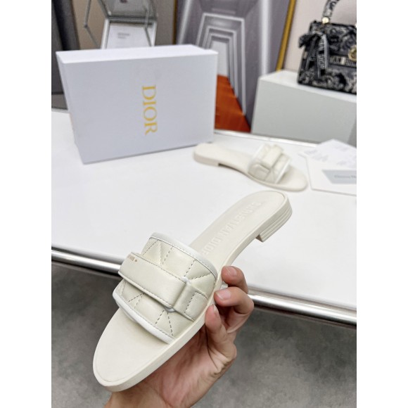 D*or dio(r)evolution slide sandals in white calfskin