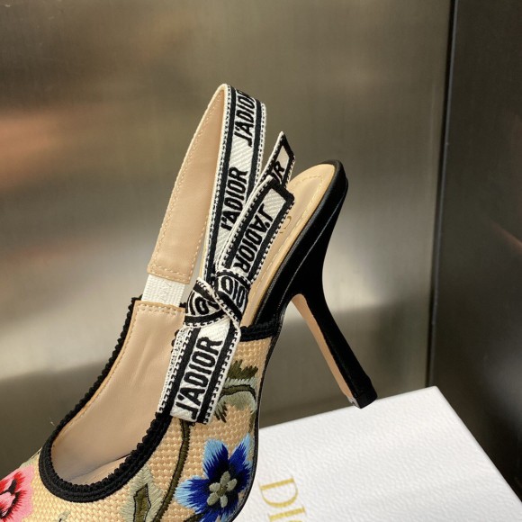 D*or j'aD*or slingback pumps 100mm in beige petites fleurs embroidered raffia