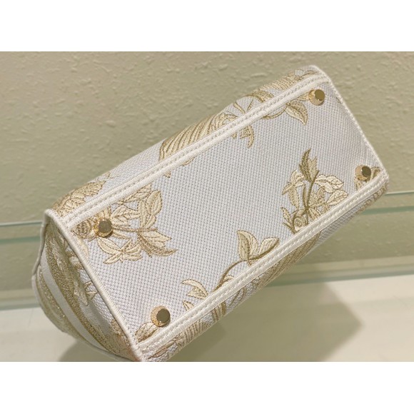 D*or lady d-lite medium bag in gold jardin d'hiver embroidery