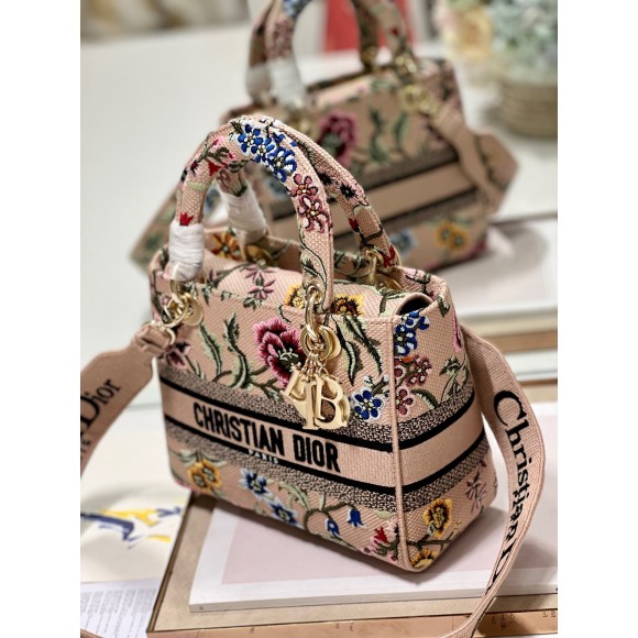 D*or lady d-lite medium bag in beige raffia embroidered with D*or petites fleurs