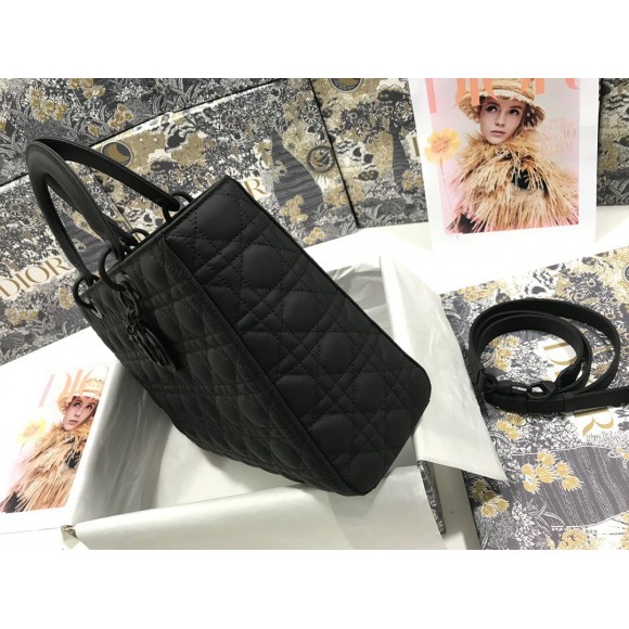 D*or lady D*or large bag in black ultramatte cannage calfskin