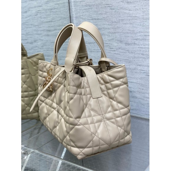 D*or toujours medium bag in beige macrocannage calfskin