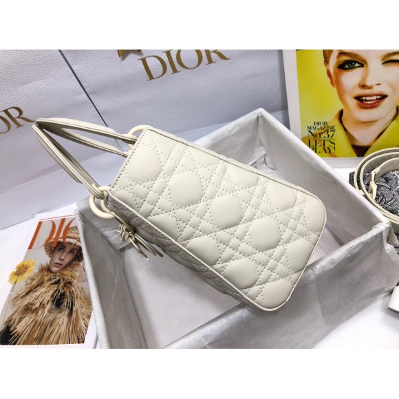 D*or lady D*or medium bag in white ultramatte cannage calfskin