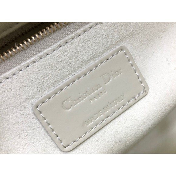 D*or lady D*or medium bag in white ultramatte cannage calfskin