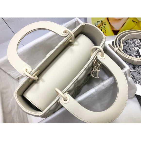 D*or lady D*or medium bag in white ultramatte cannage calfskin