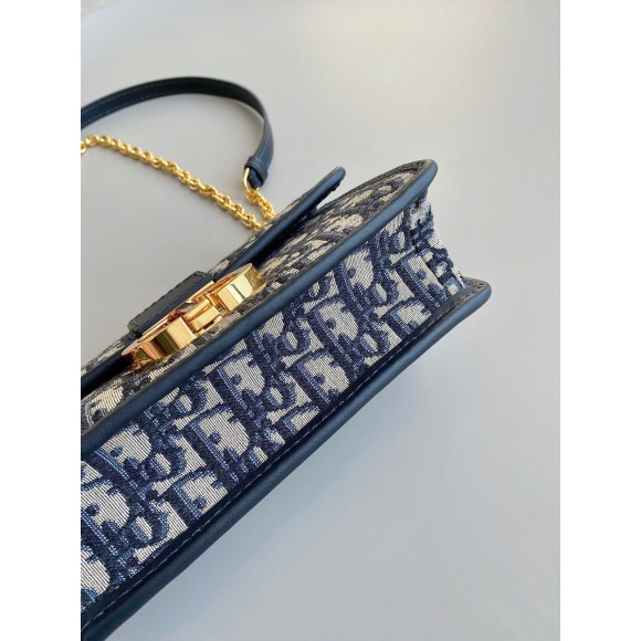 D*or 30 montaigne east-west bag with chain in blue oblique jacquard