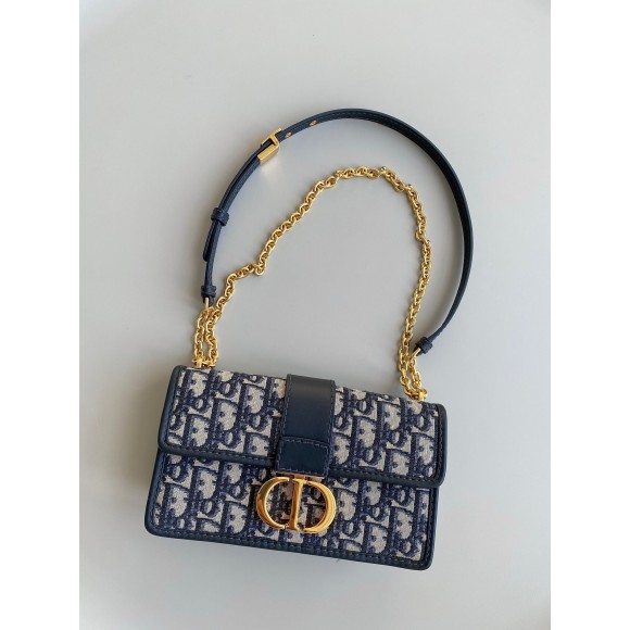 D*or 30 montaigne east-west bag with chain in blue oblique jacquard