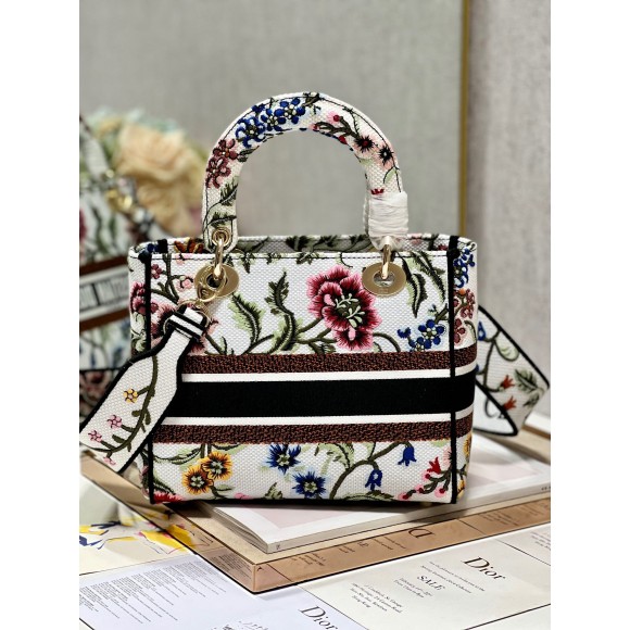 D*or lady d-lite medium bag in white D*or petites fleurs embroidery