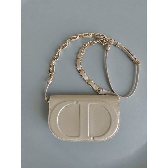 D*or cd signature chain bag in beige calfskin