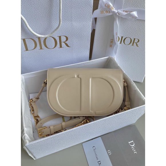 D*or cd signature chain bag in beige calfskin