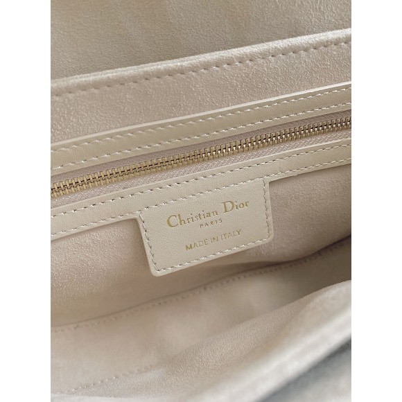 D*or cd signature chain bag in beige calfskin