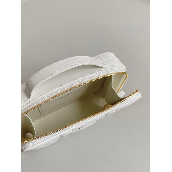 D*or caro box bag with chain in white macrocannage calfskin