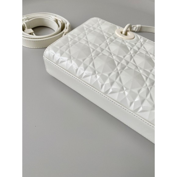 D*or lady d-joy medium bag in white calfskin with diamond motif