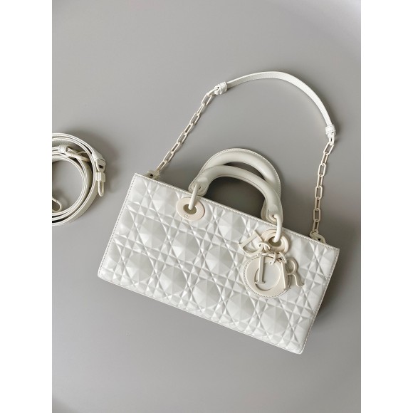 D*or lady d-joy medium bag in white calfskin with diamond motif