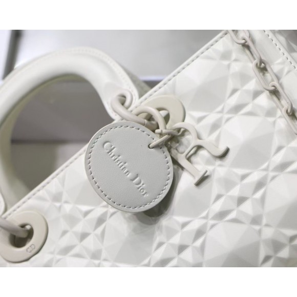 D*or lady d-joy medium bag in white calfskin with diamond motif